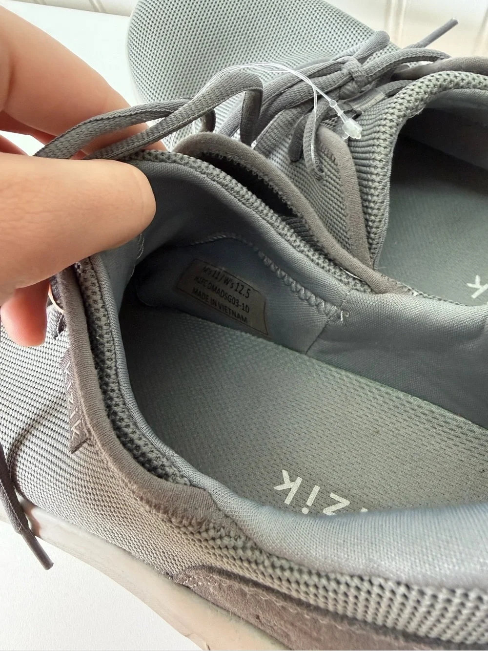 Kizik Men’s Gray Lace-Up Comfort Sneakers